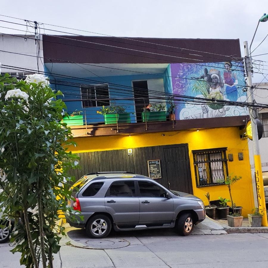 Hostal La Mercedes Street Кали Екстериор снимка