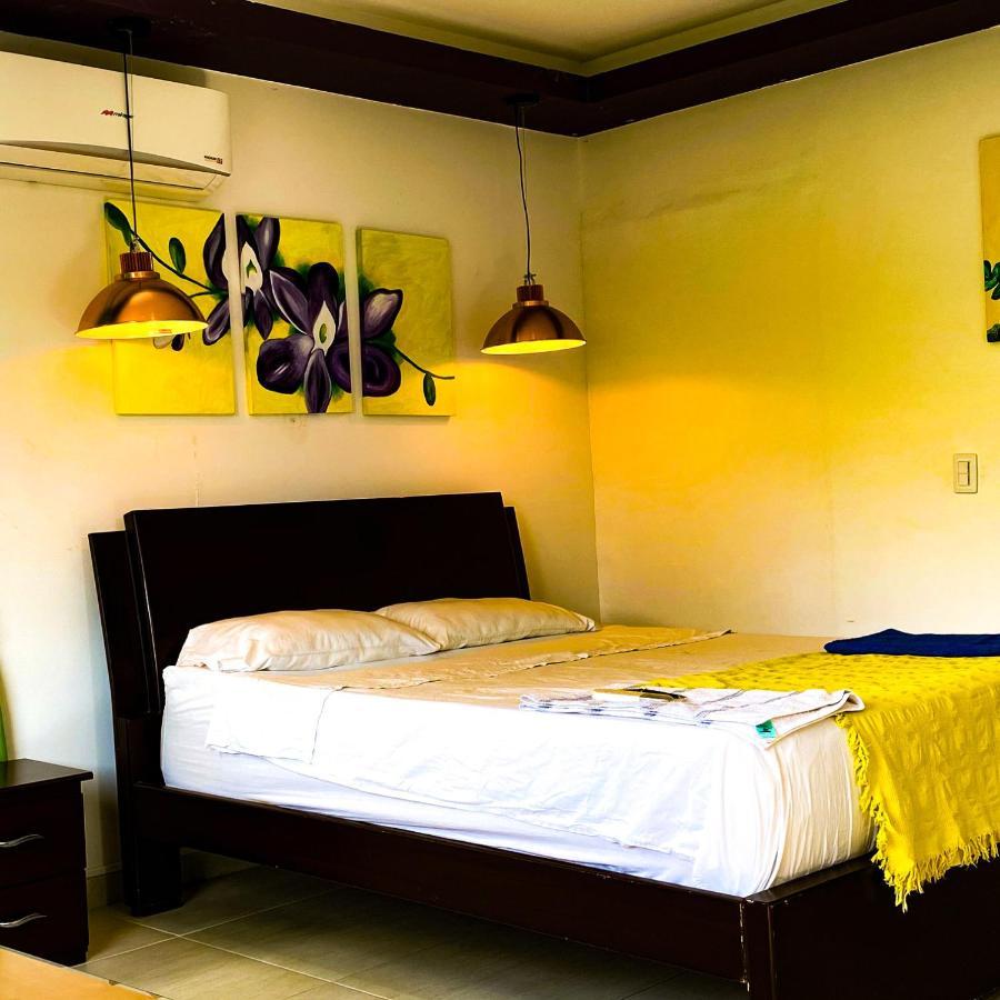 Hostal La Mercedes Street Кали Екстериор снимка