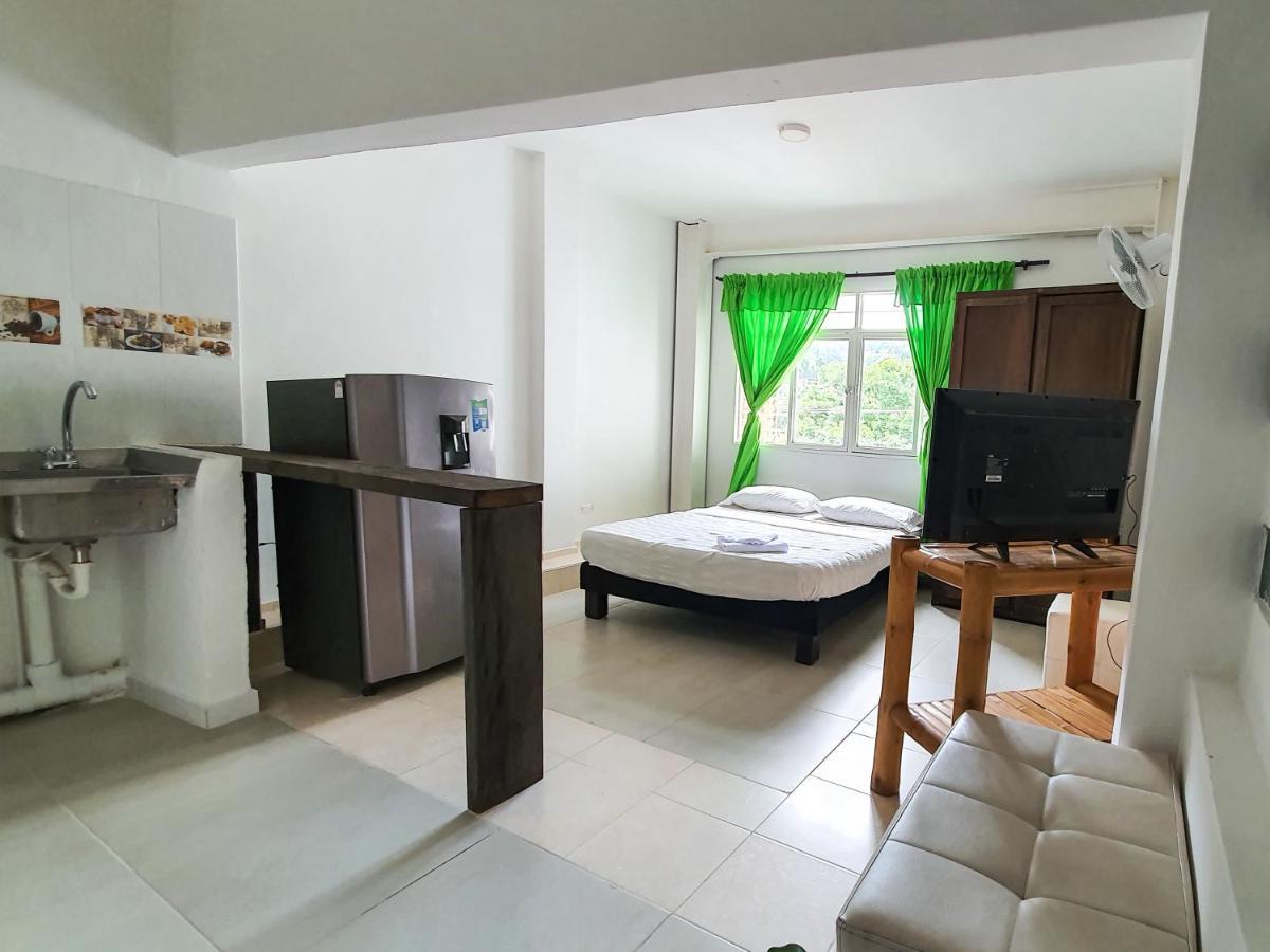 Hostal La Mercedes Street Кали Екстериор снимка