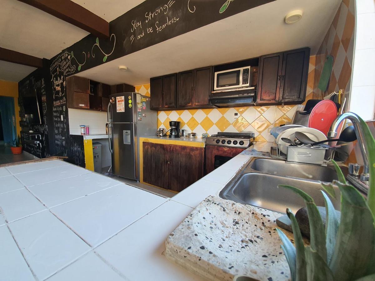 Hostal La Mercedes Street Кали Екстериор снимка