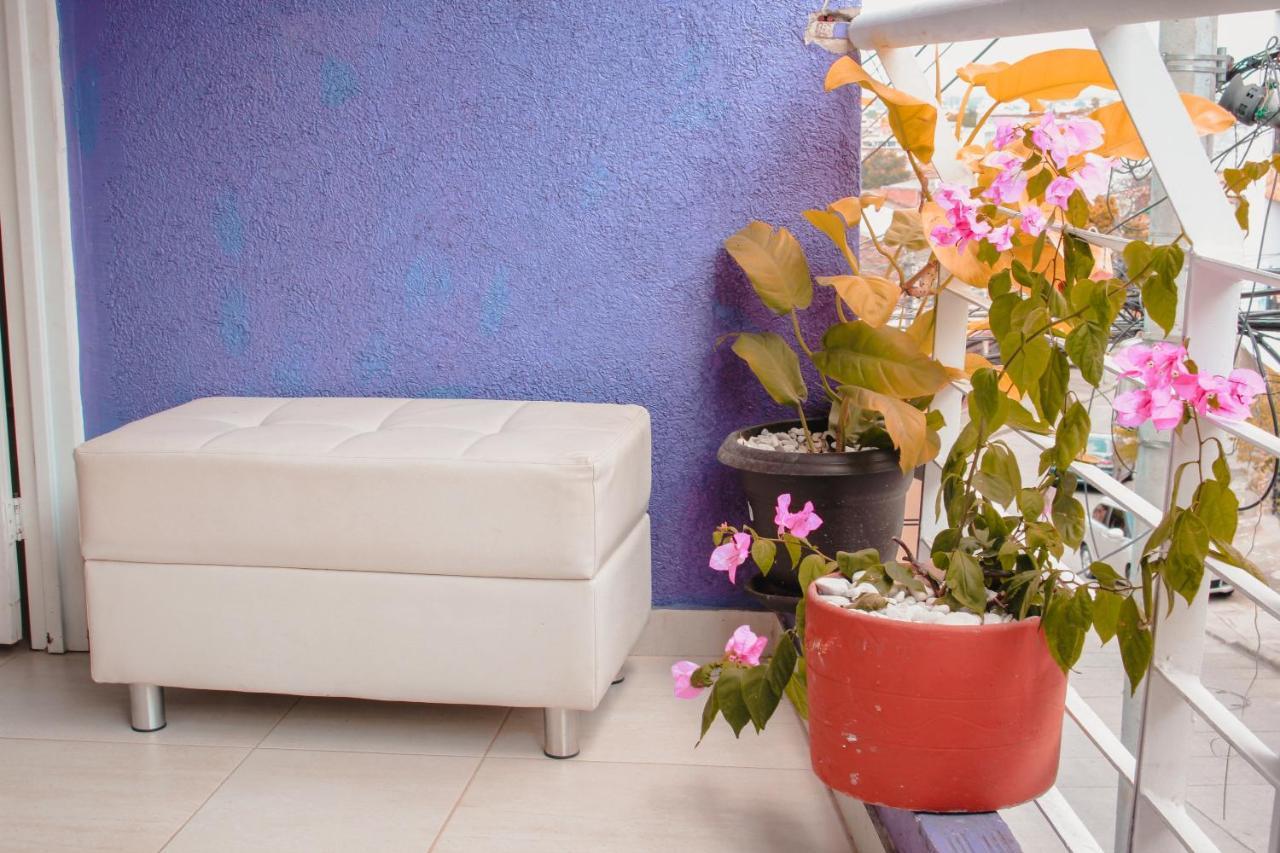 Hostal La Mercedes Street Кали Екстериор снимка