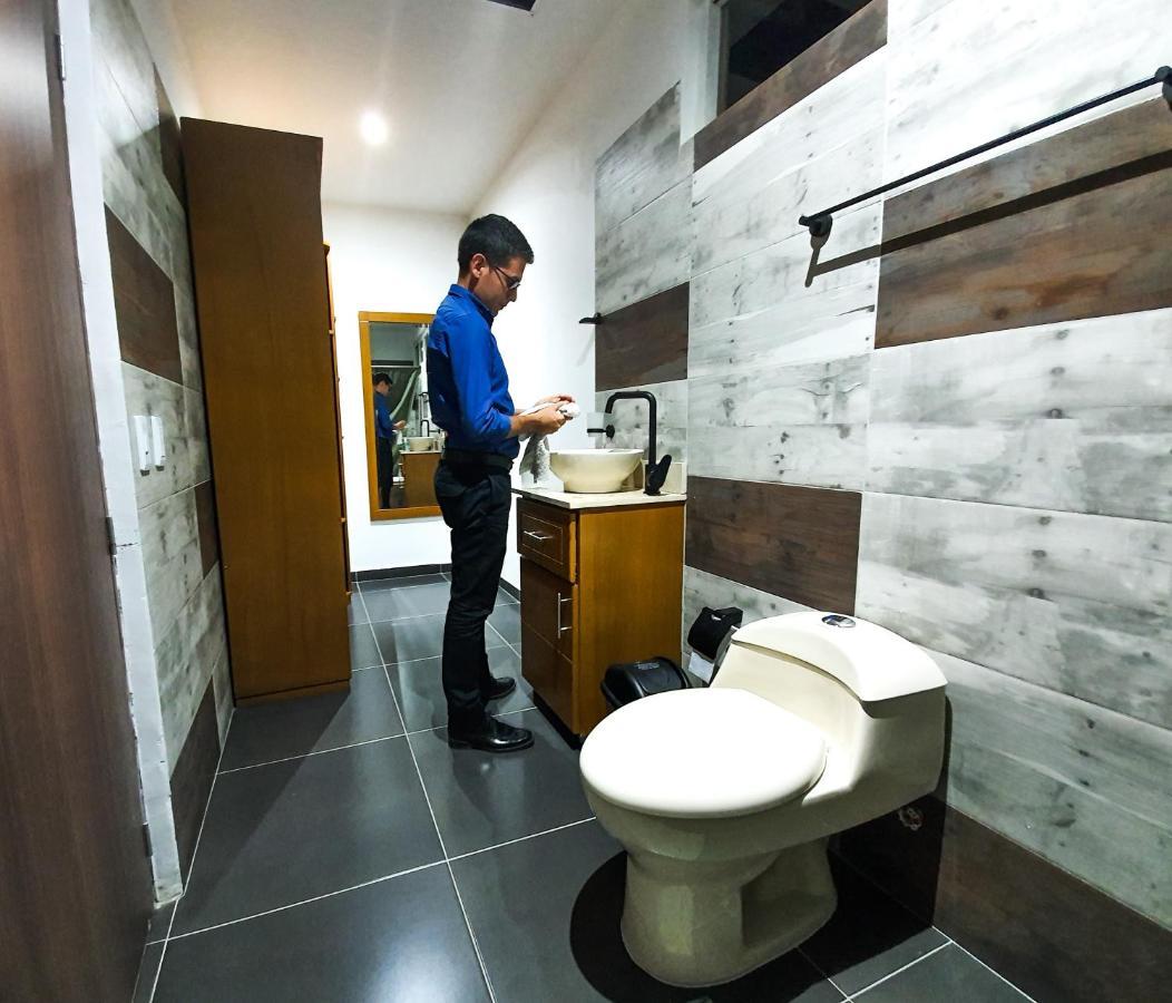 Hostal La Mercedes Street Кали Екстериор снимка