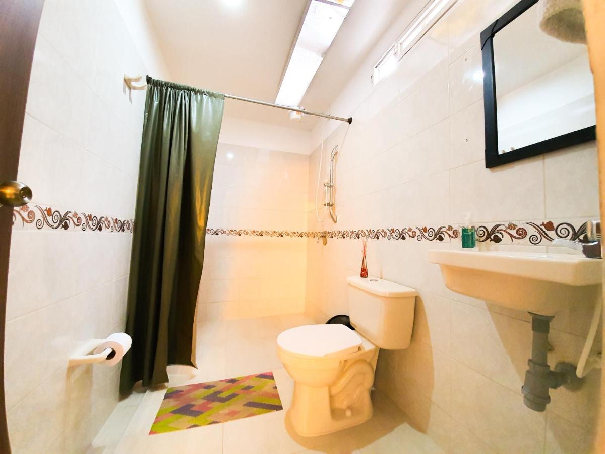 Hostal La Mercedes Street Кали Екстериор снимка